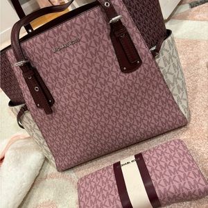 Michael kors matching wallet and tote